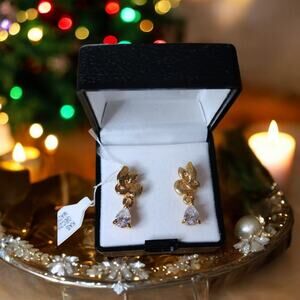 Vintage Jewelry 14KT Plated Pear-Shaped Tear Drop Earrings In Box